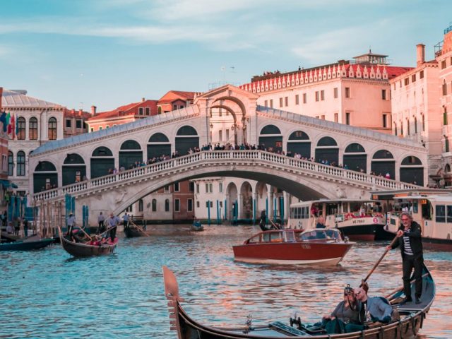 Mercado Gondolas